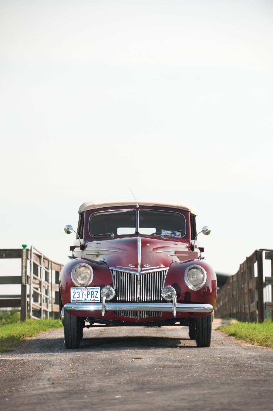  Ford DeLuxe Convertible Sedan 1939 года  (фото 3 из 19)
